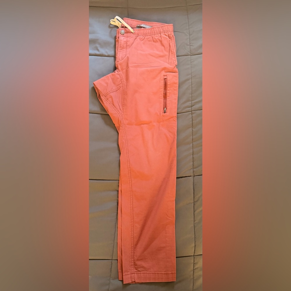 Vuori Men's Bright Coral Cargo Pants